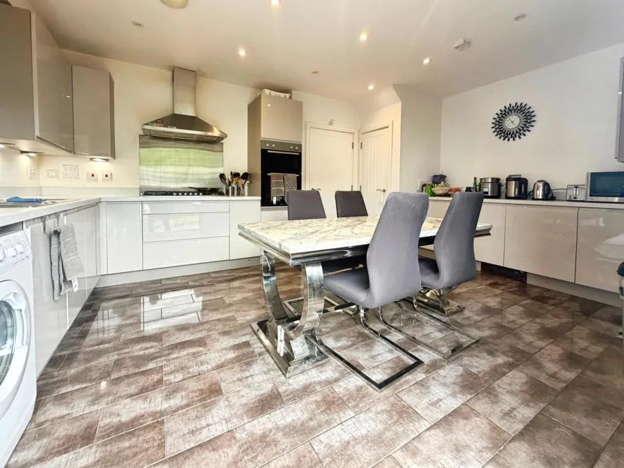 Churchill Road, Uxbridge, UB10, photo 5