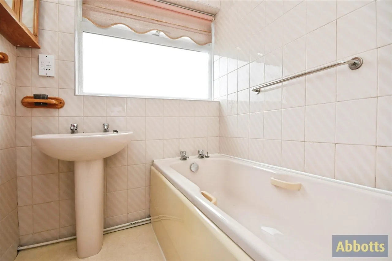 Wyburns Avenue, Rayleigh, Essex, SS6, photo 19