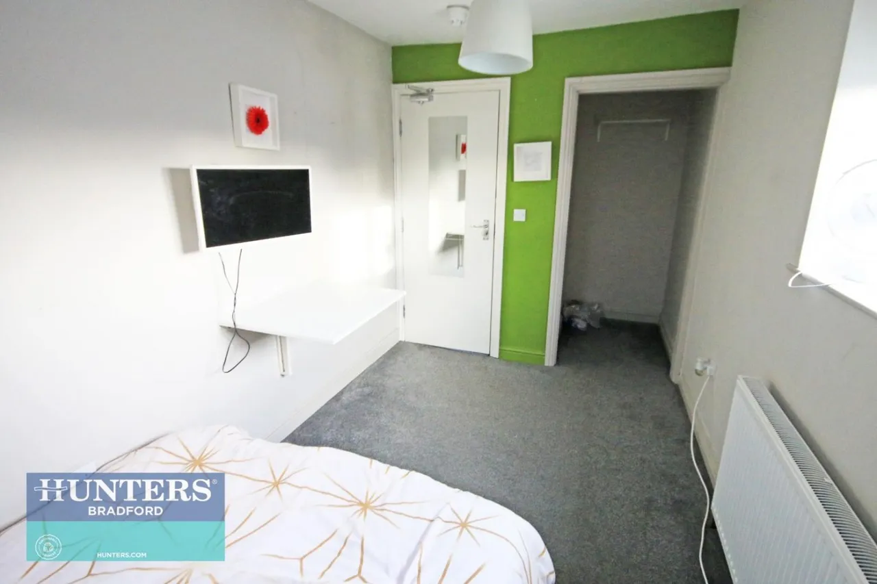 1 bed flat to rent — Claremont Villas, Claremont Terrace Bradford, BD5