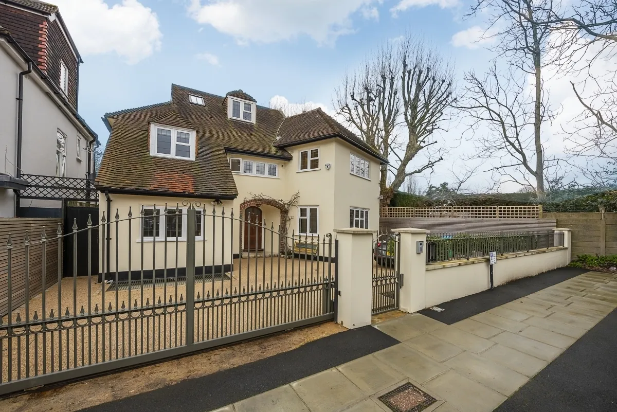 6 bed house to rent — Parke Road London SW13