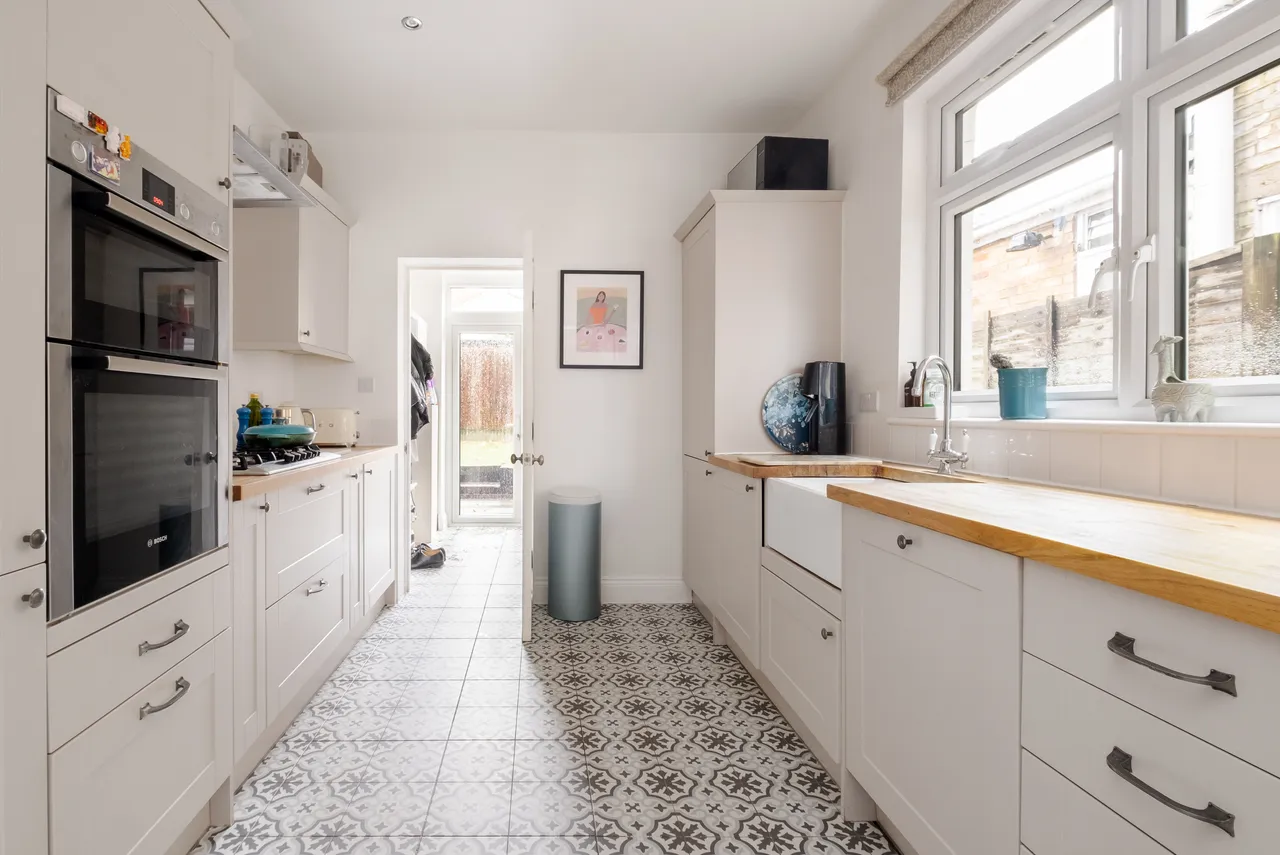 Highworth Road, London, N11, photo 2