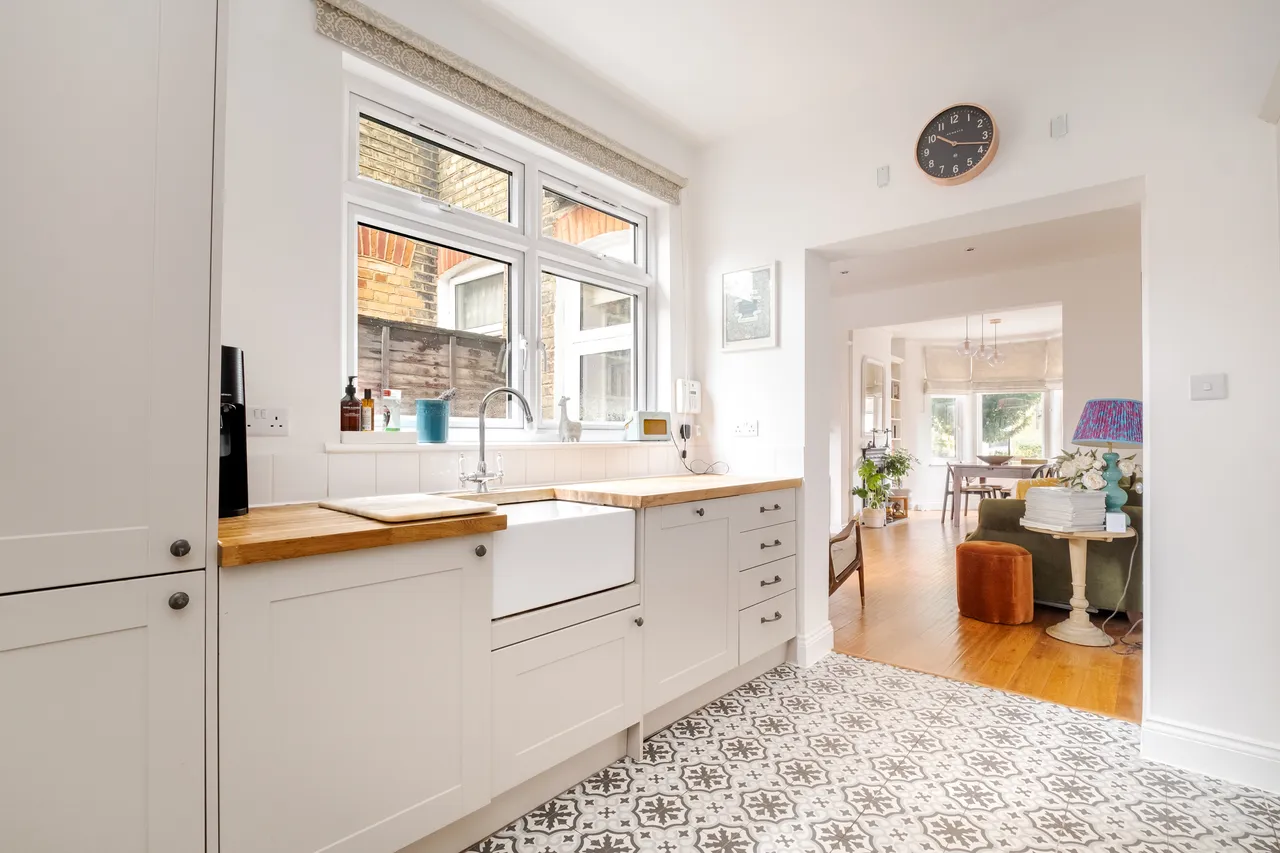 Highworth Road, London, N11, photo 8