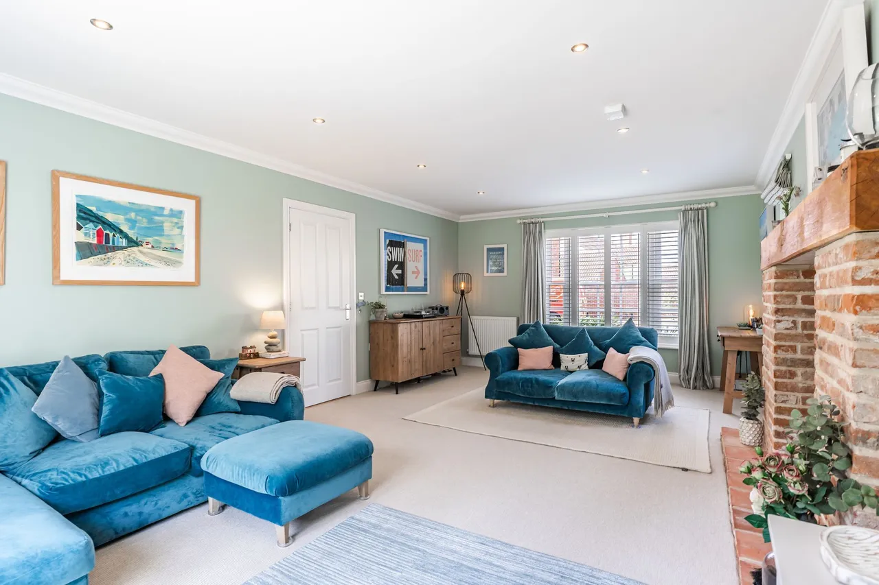 Immaculate Home with Substantial Gard, photo 6