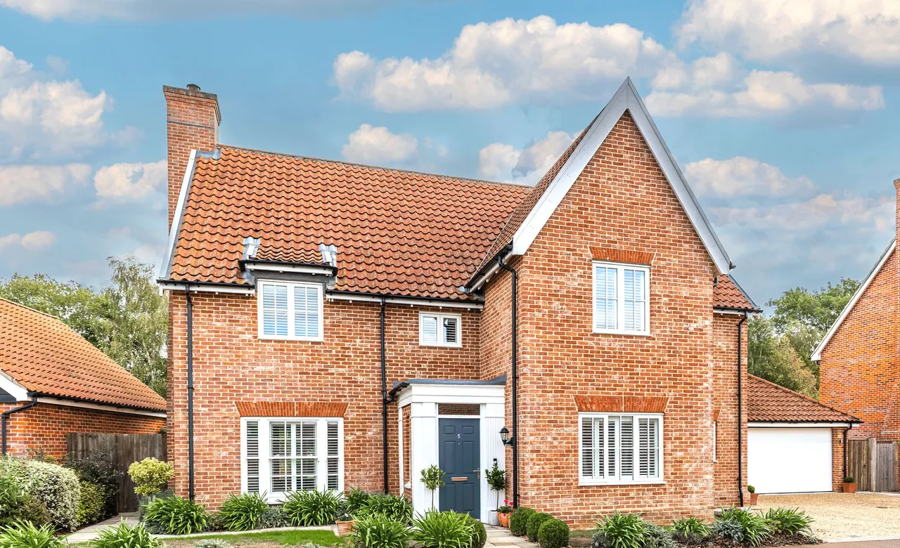 5 bed land for sale, Immaculate Home with Substantial Gard