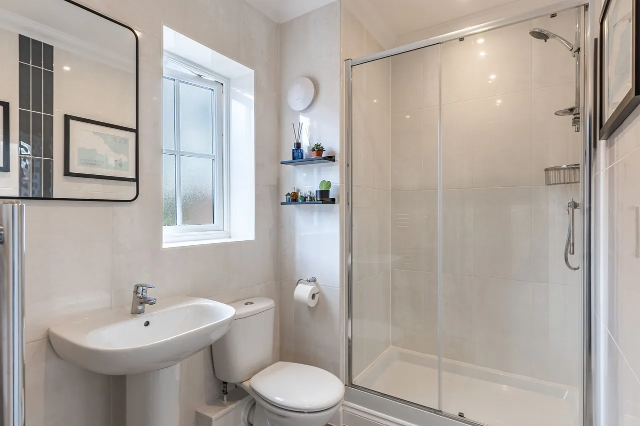 Immaculate Home with Substantial Gard, photo 13