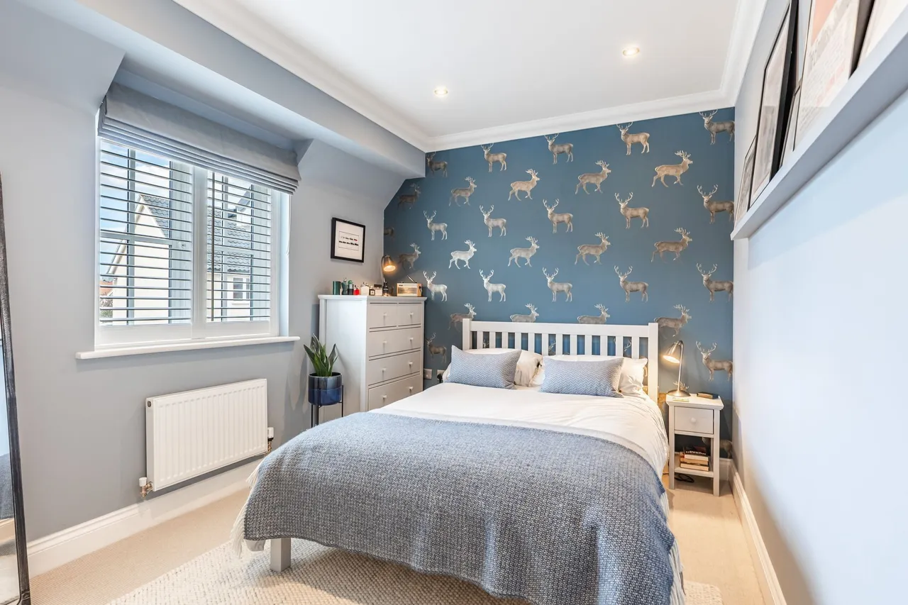 Immaculate Home with Substantial Gard, photo 10