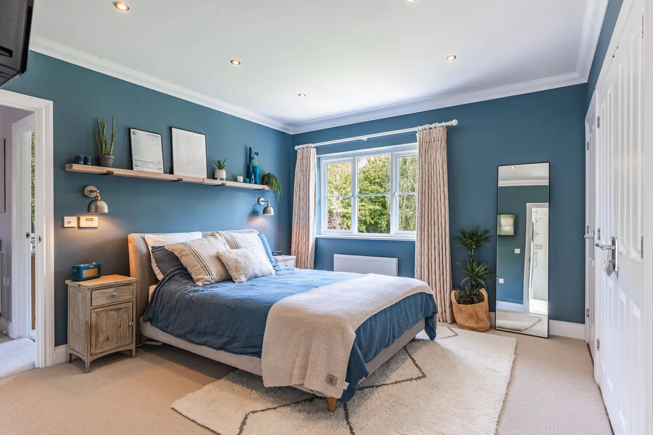 Immaculate Home with Substantial Gard, photo 9