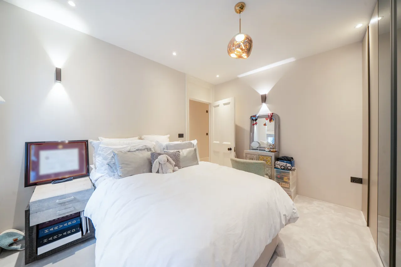 2 Abingdon Court, Abingdon Villas, London, photo 4