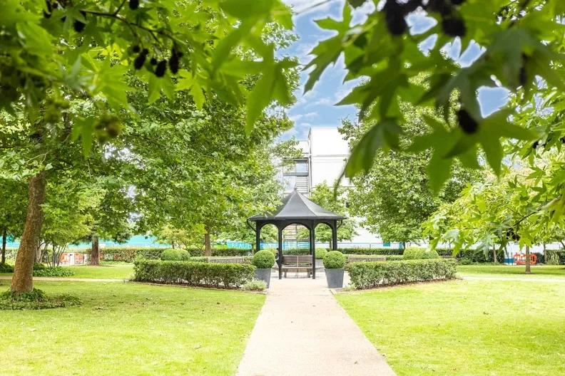 East Drive, Beaufort Park, NW9, photo 24