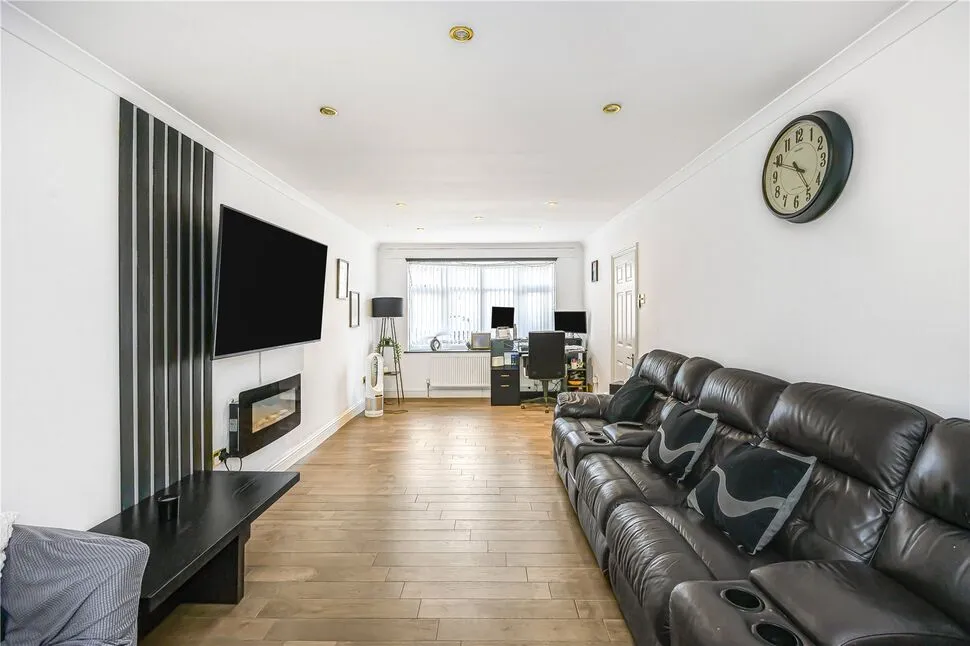 Longbridge Road, Dagenham, RM8, photo 2