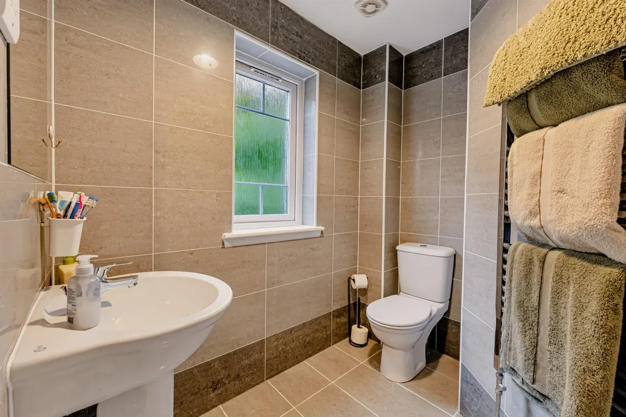 Thistle Avenue, Newton Mearns, photo 24
