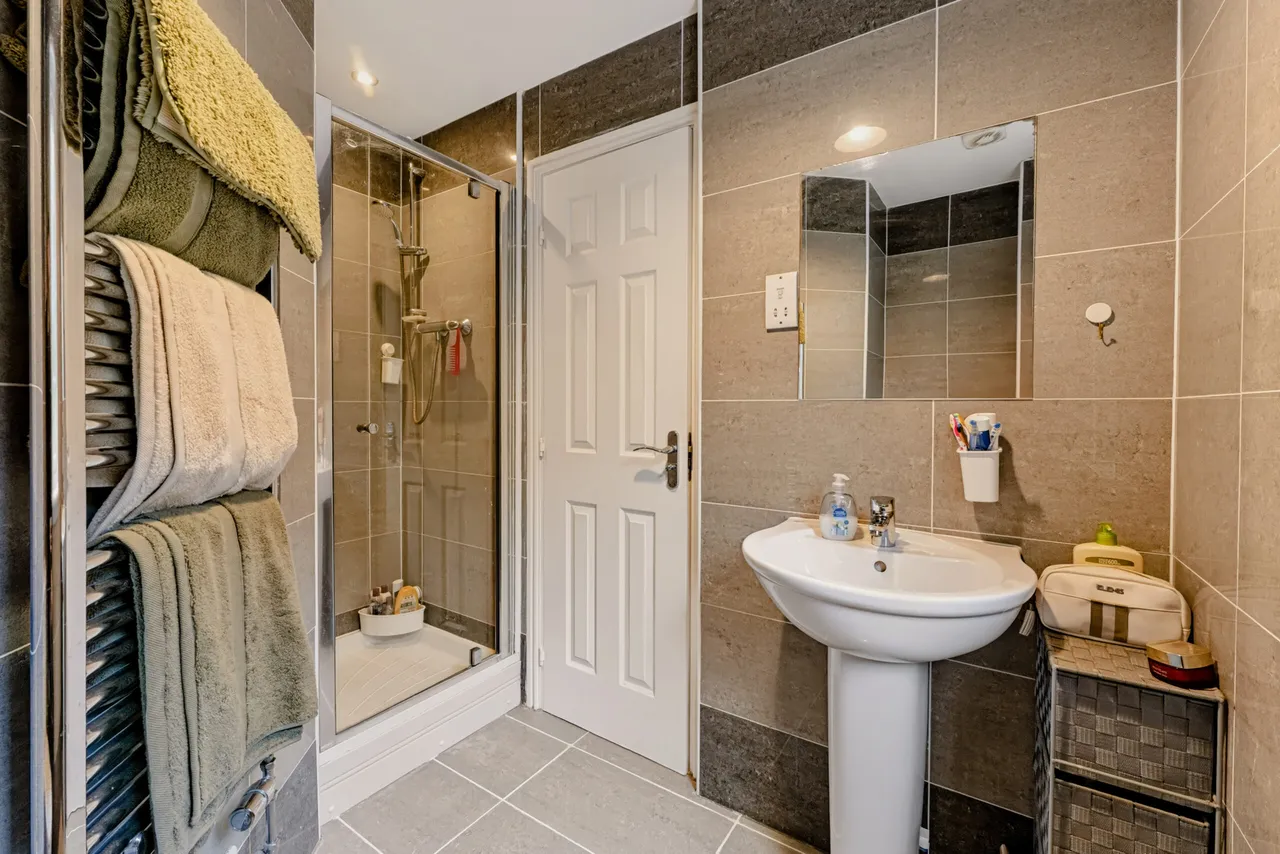 Thistle Avenue, Newton Mearns, photo 23