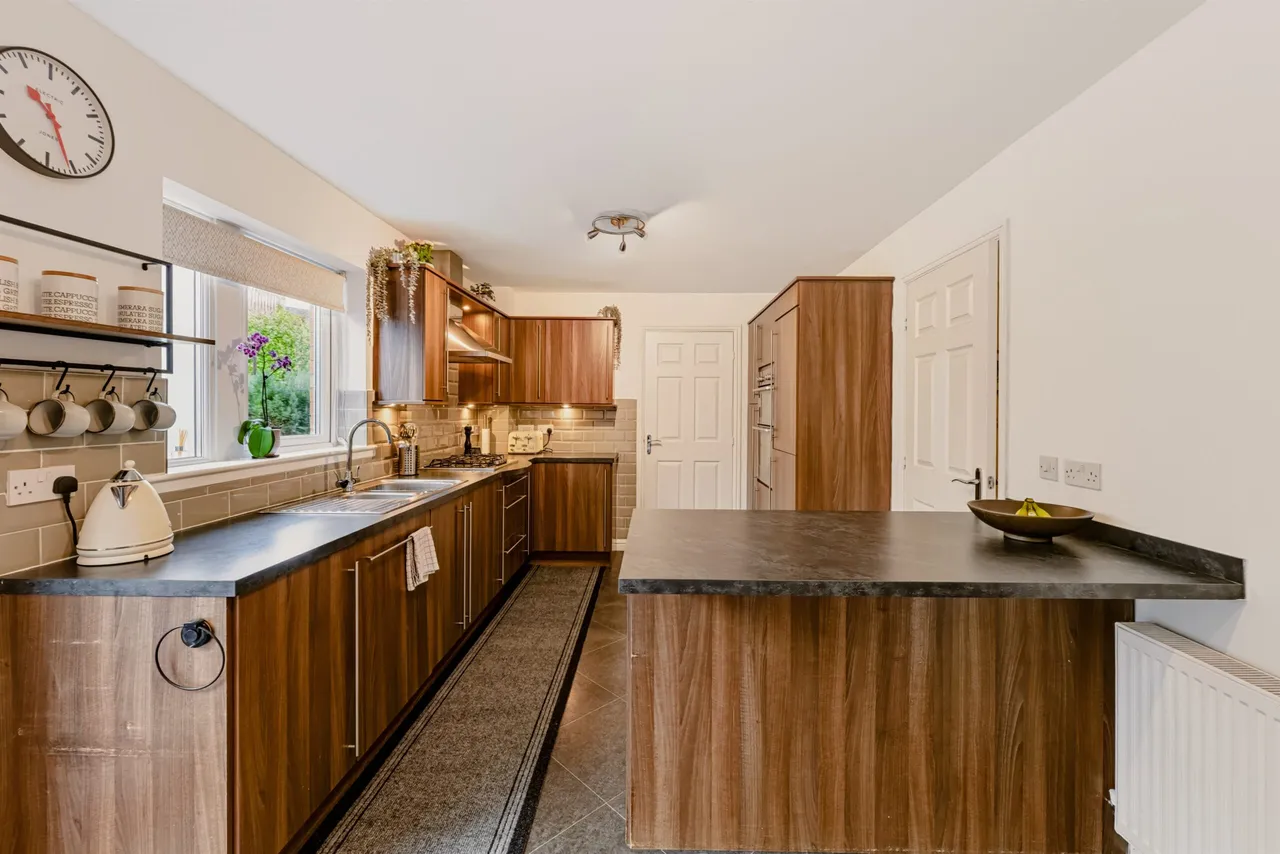 Thistle Avenue, Newton Mearns, photo 9