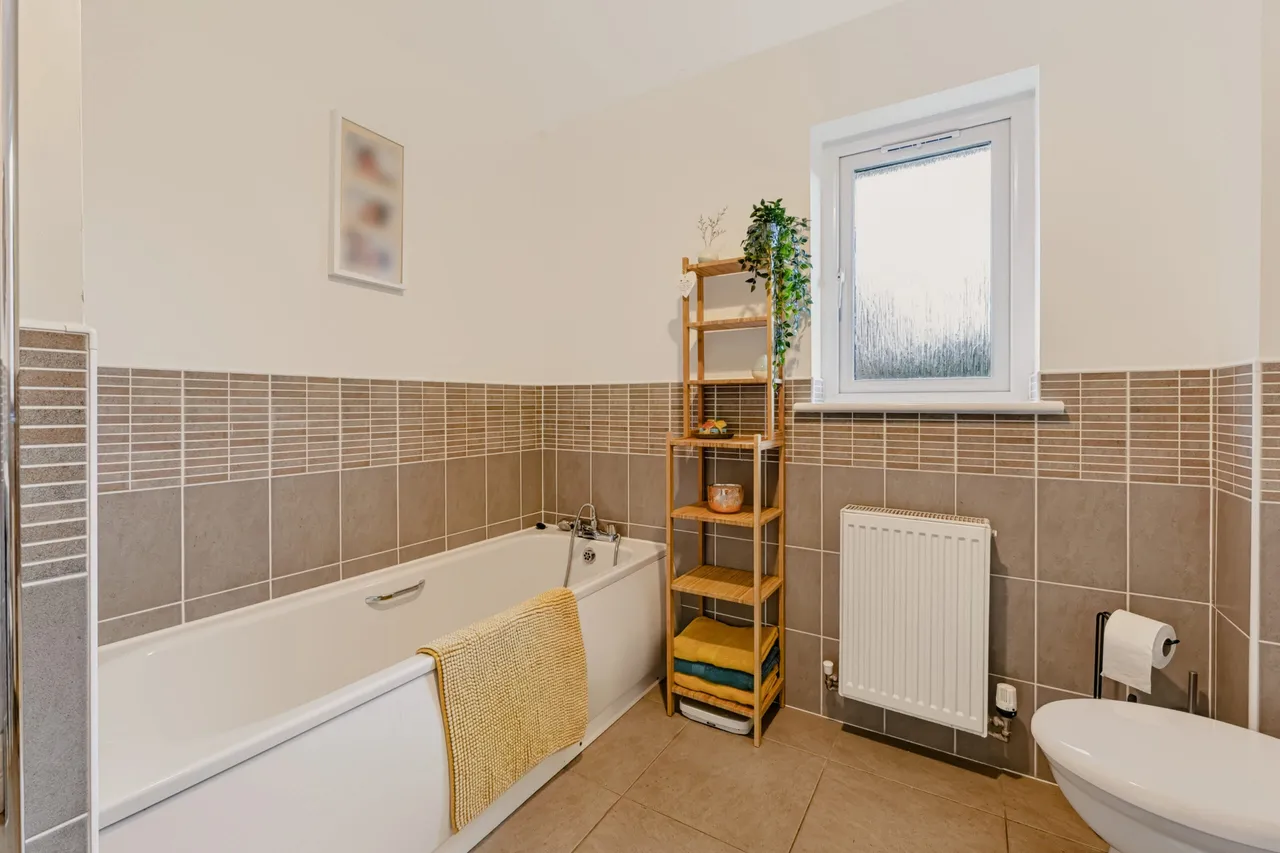 Thistle Avenue, Newton Mearns, photo 21