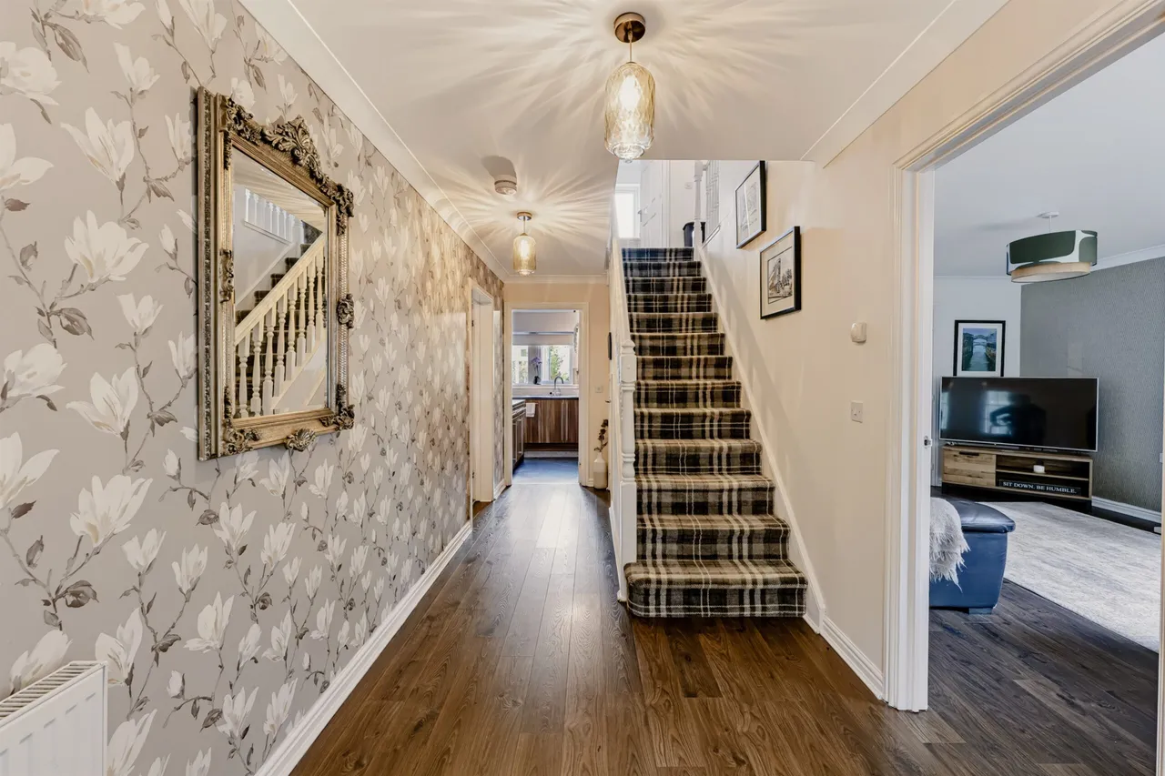 Thistle Avenue, Newton Mearns, photo 12