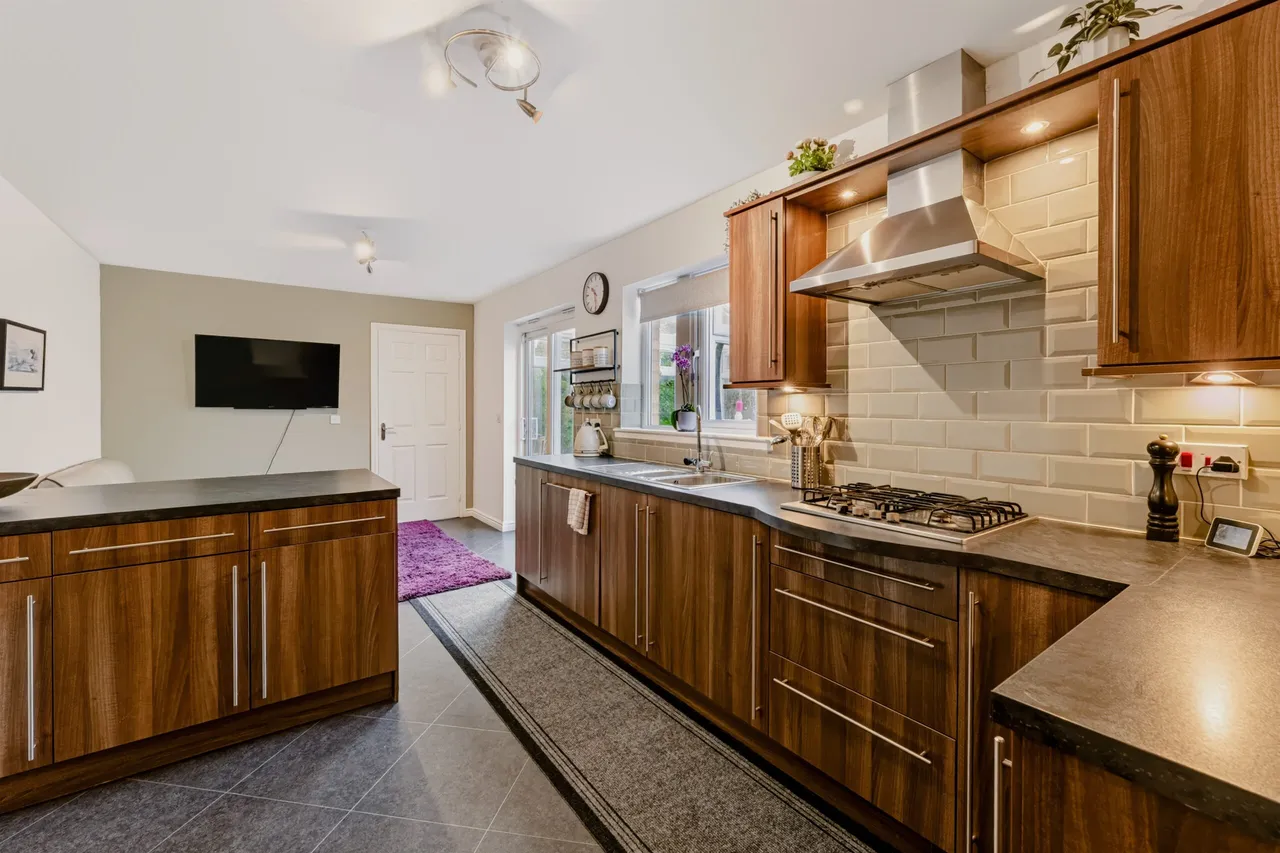 Thistle Avenue, Newton Mearns, photo 10