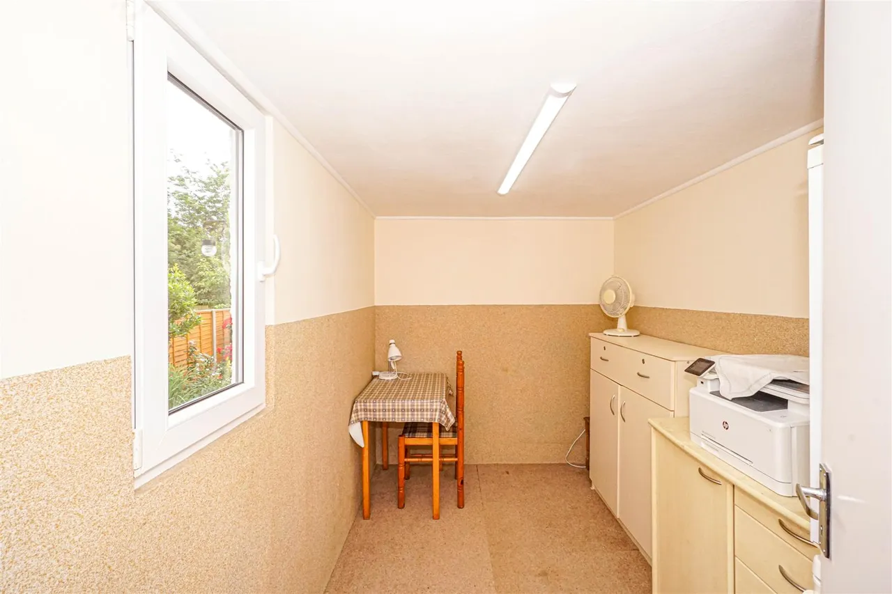 Jameson Crescent, St. Leonards-On-Sea, photo 11