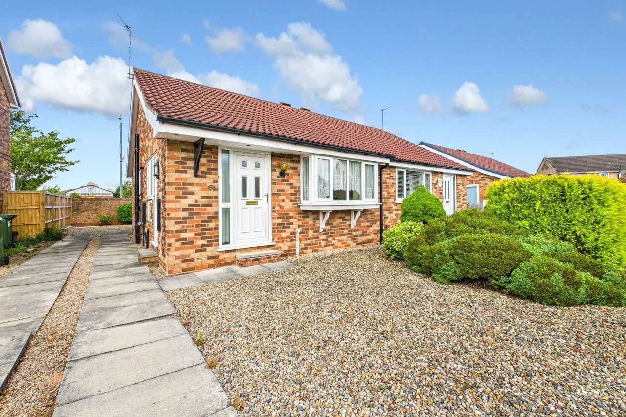 2 bed house for sale, Loxley Close, York, YO30