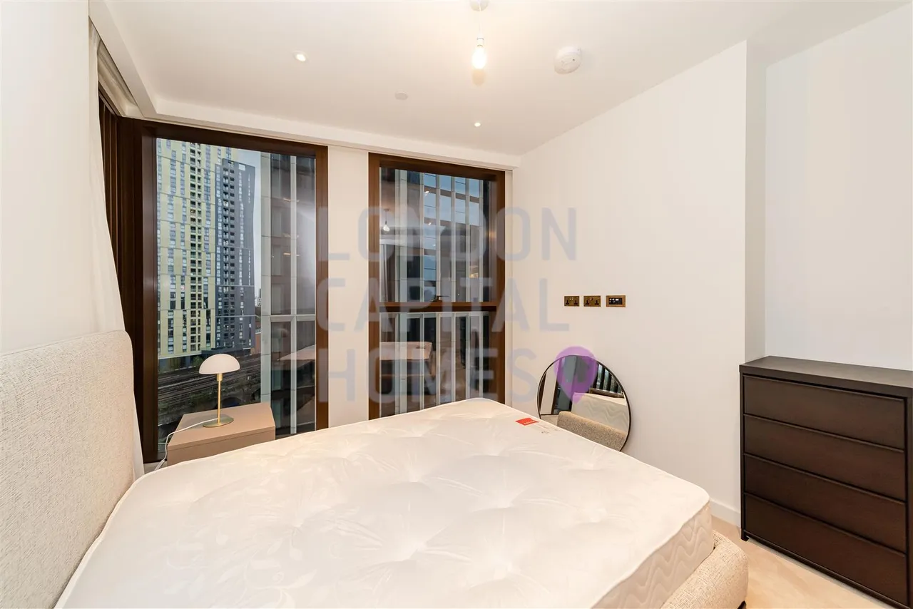 Carnation Way, London, photo 10