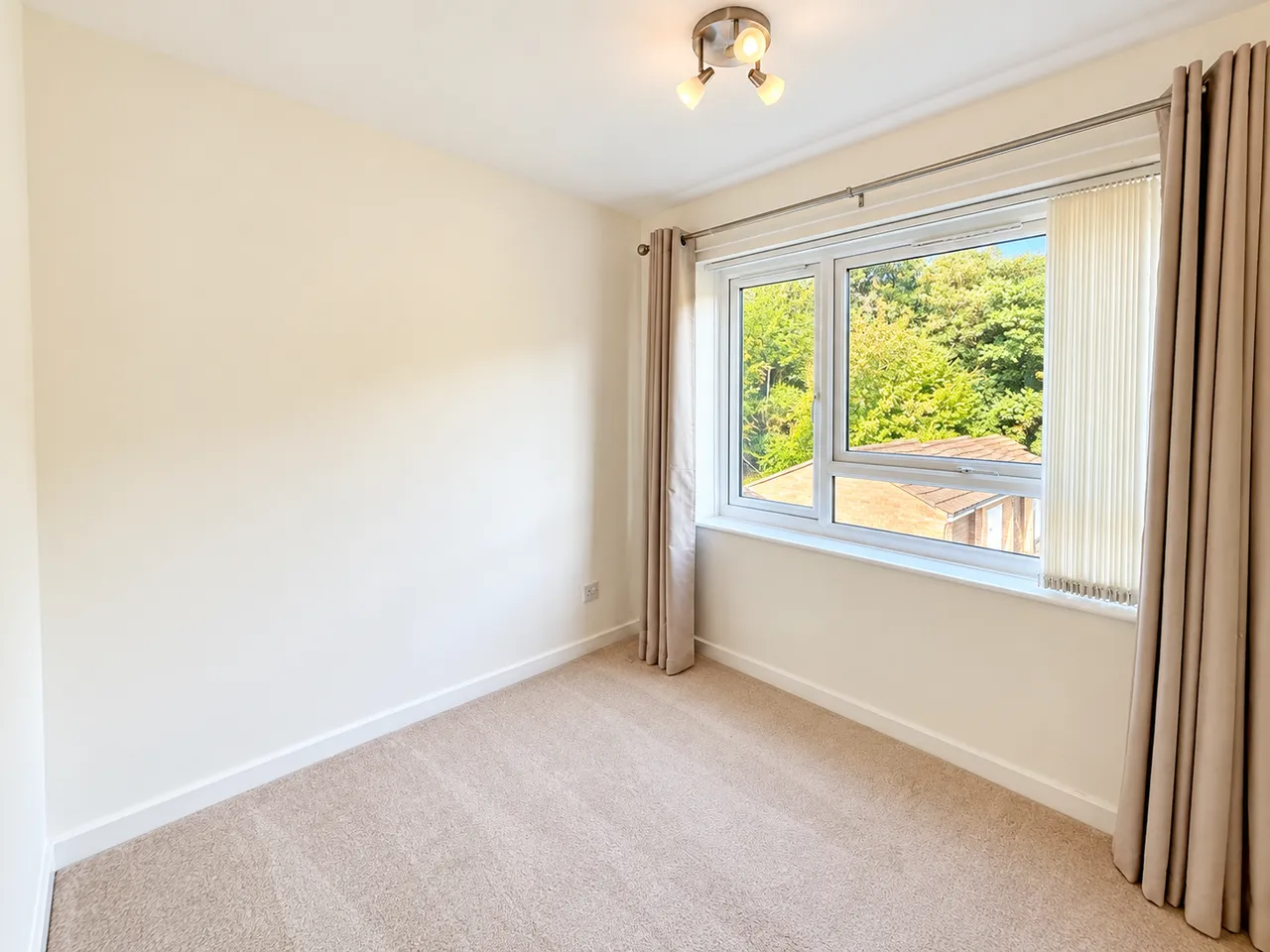 Burrows Court, NN3, photo 6