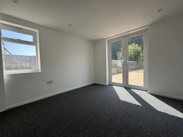 5 bed house to rent — Dunstable Road, Luton, Beds