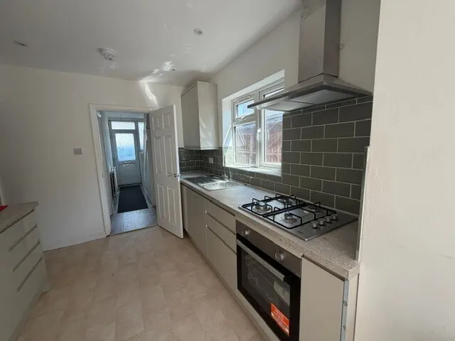 Dunstable Road, Luton, Beds, photo 2