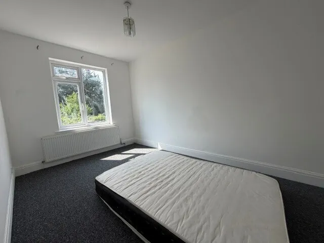 Dunstable Road, Luton, Beds, photo 6