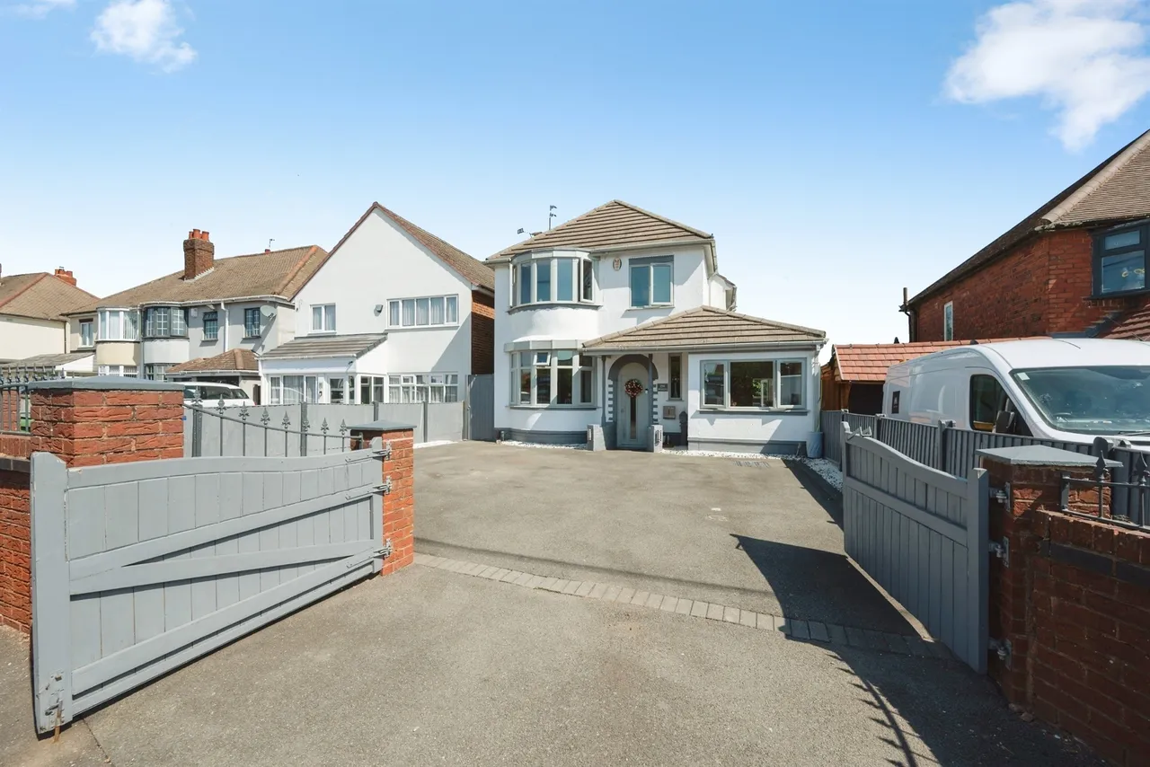 3 bed house for sale — The Broadway, Dudley