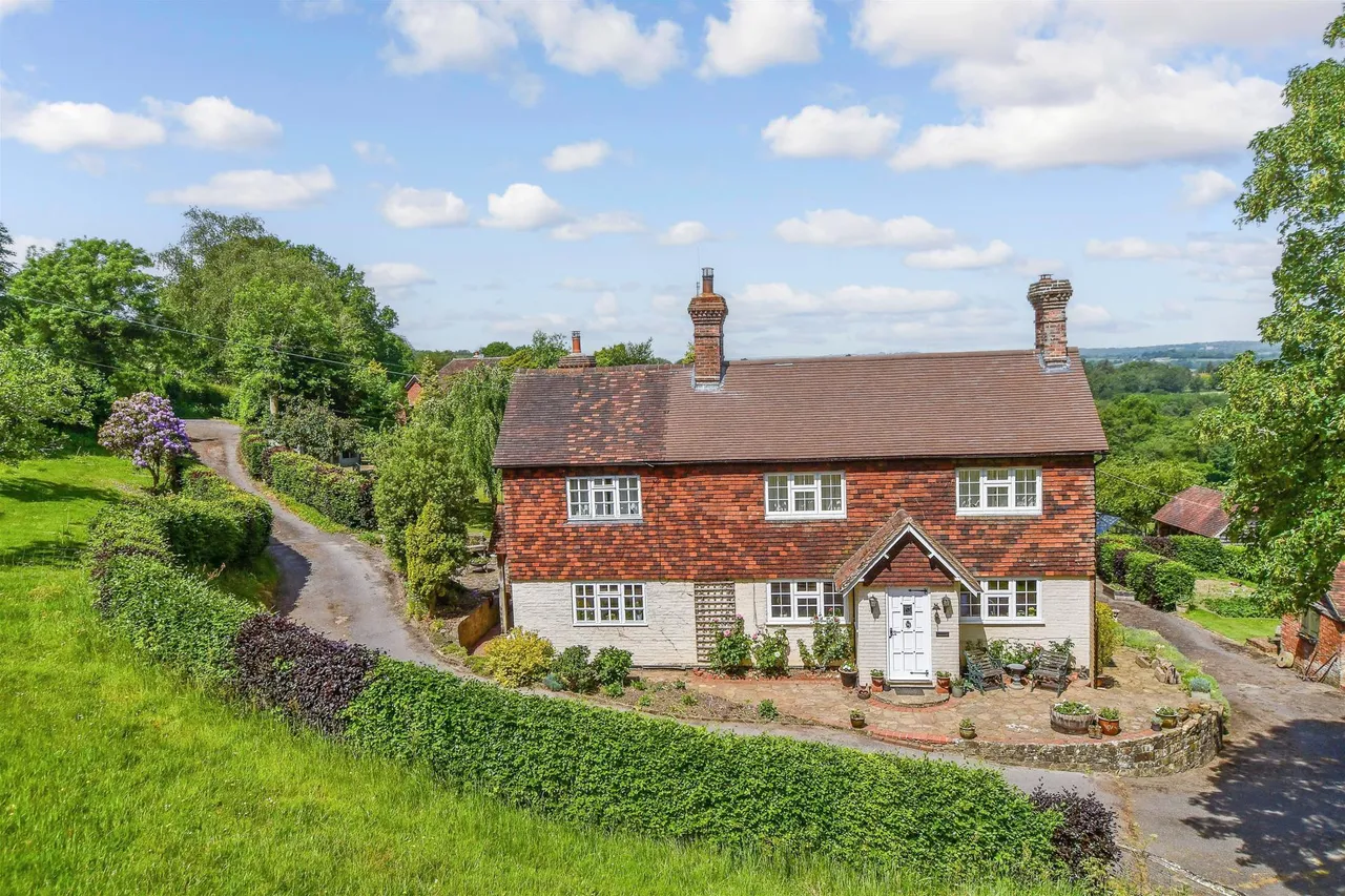 4 bed property for sale, Fox's Farm
