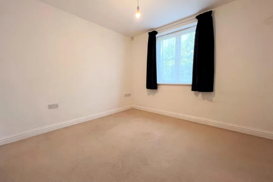 Katherine Court, Knaphill, GU21, photo 9