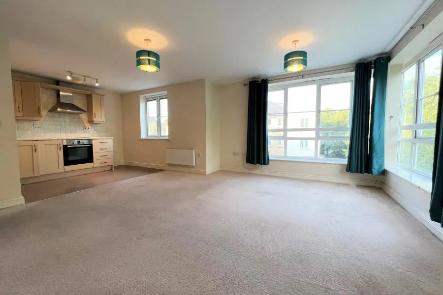 Katherine Court, Knaphill, GU21, photo 2