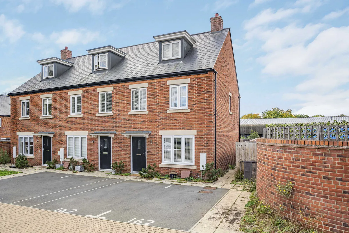 3 bed house for sale, Camp Road, Upper Heyford