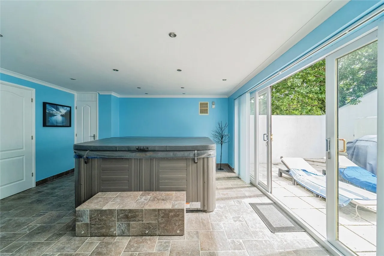 Saundersfoot, SA69, photo 9