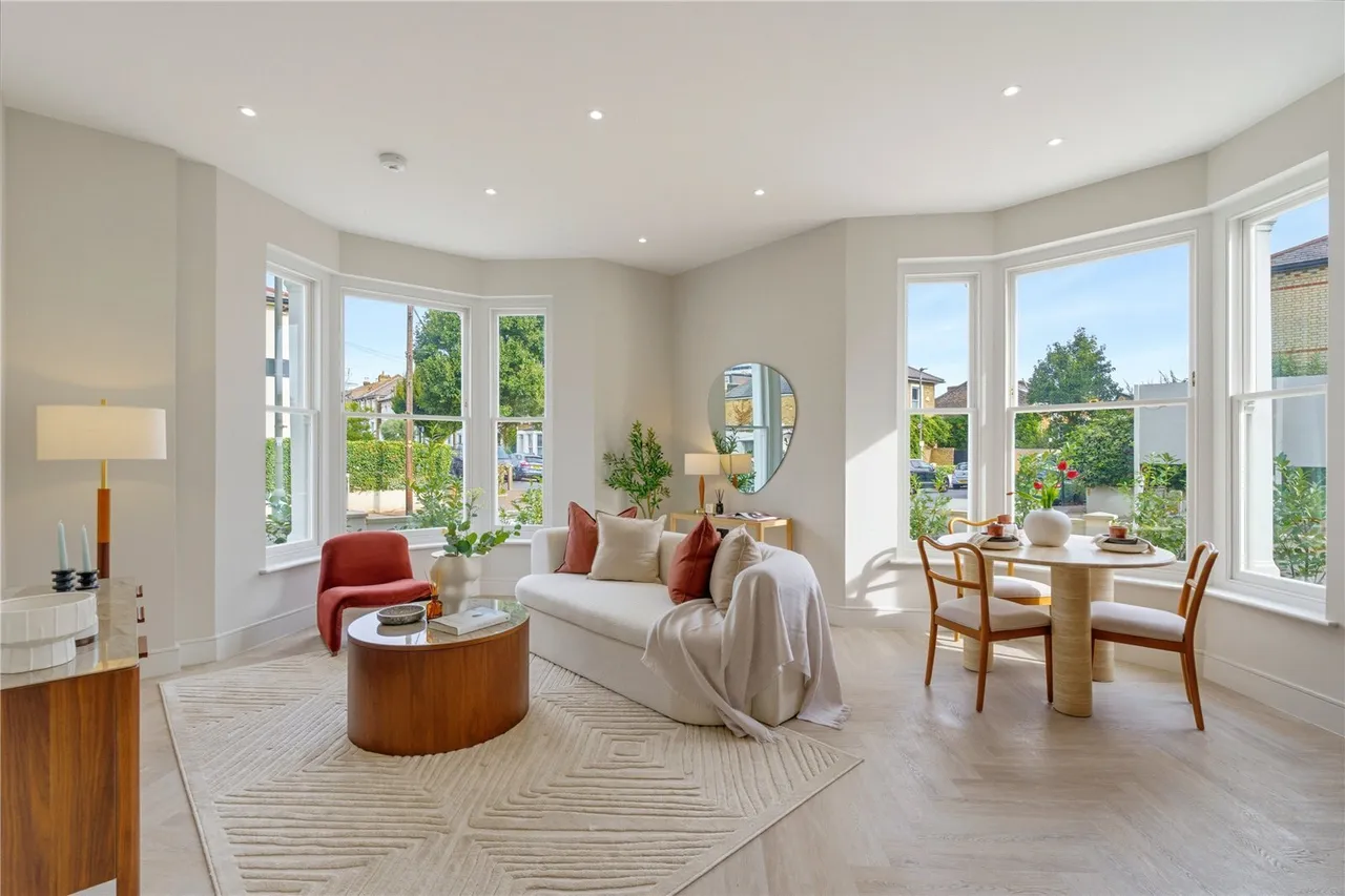 2 bed flat for sale, Ramsden Road, London, SW12