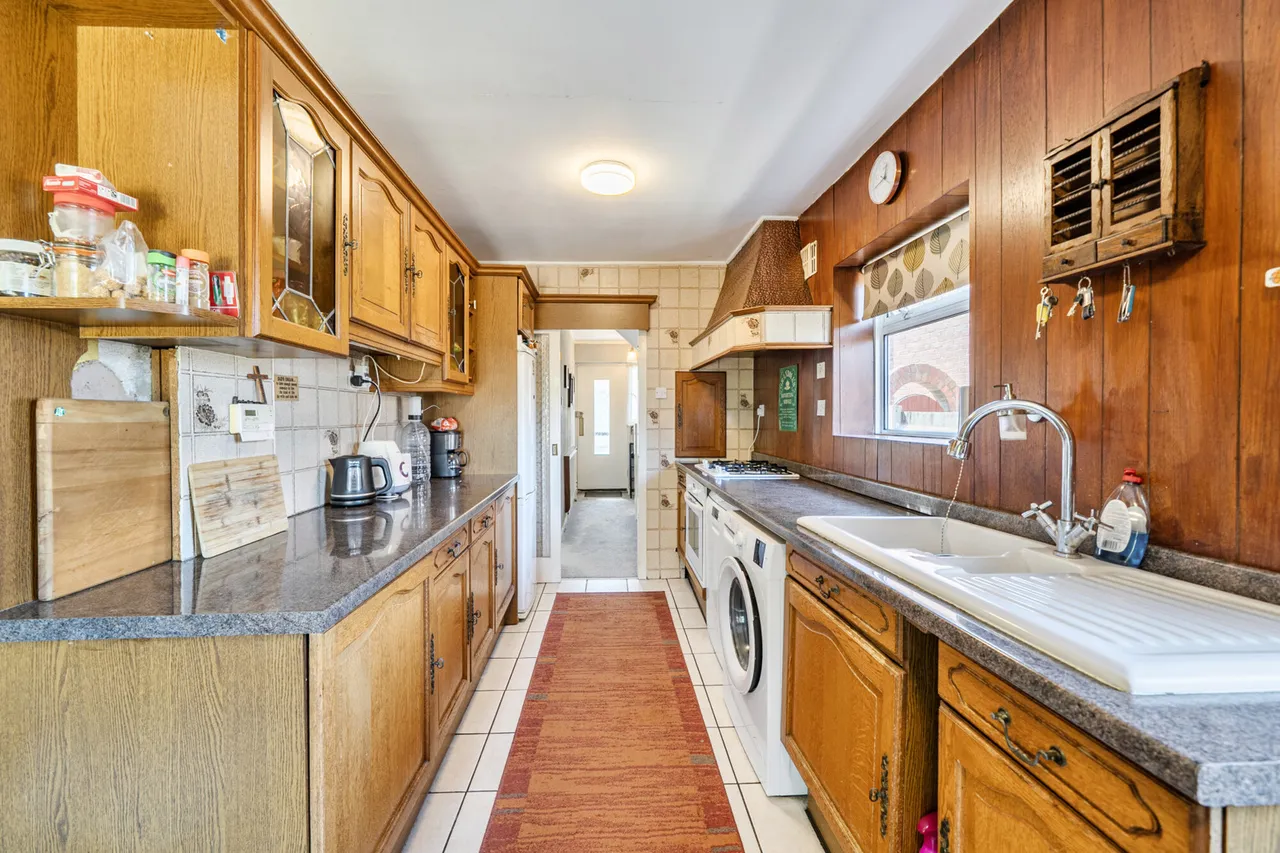 Normans Close, Uxbridge, UB8, photo 4