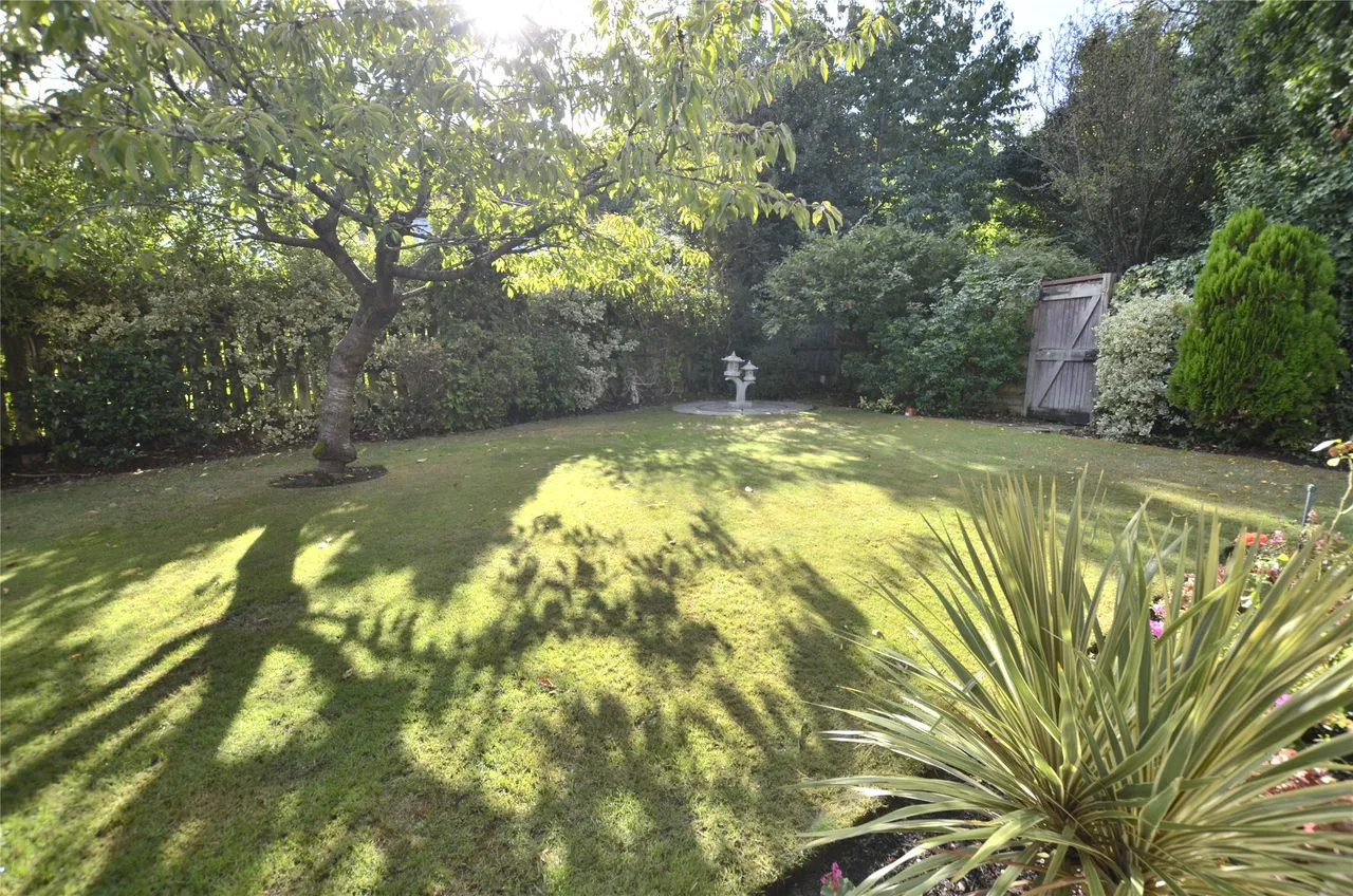 3 bed house to rent — Apeldoorn Drive, Wallington, SM6 9LG