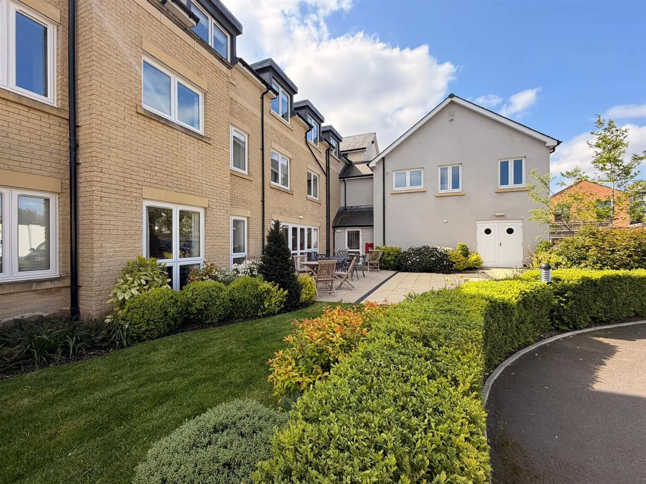 2 bed flat for sale, St Andrew's Lodge, The Causeway
