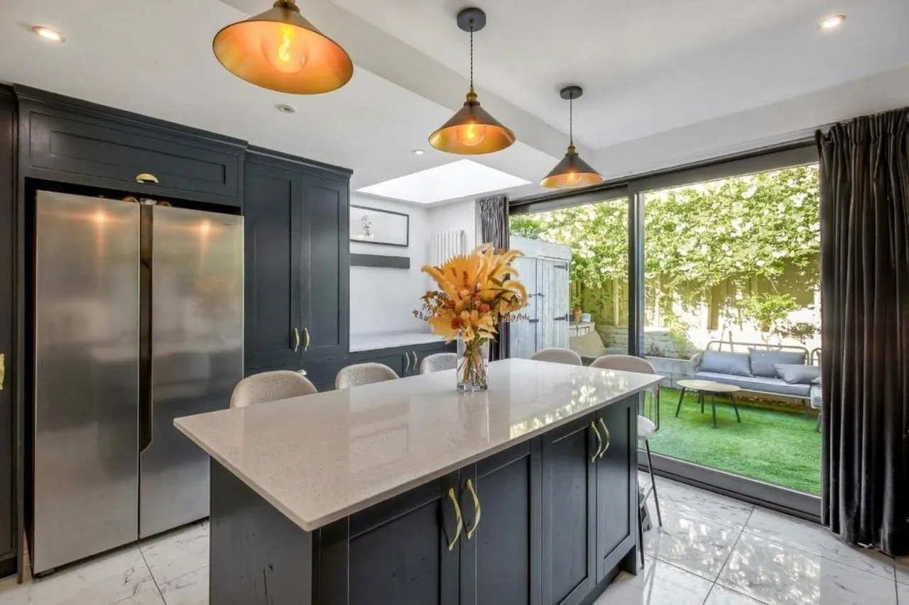 4 bed house for sale, Besley Street, Furzedown