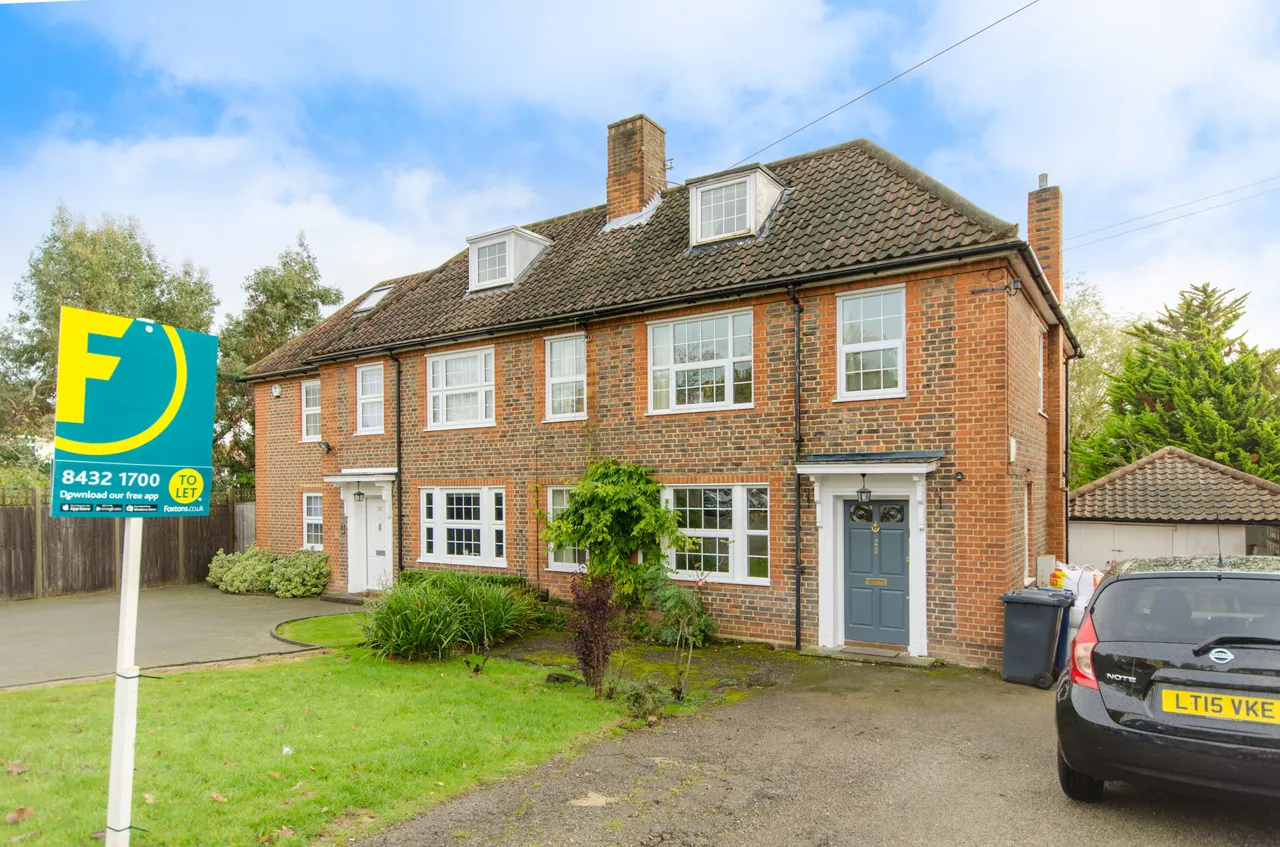 4 bed house to rent — 29 Southway, London