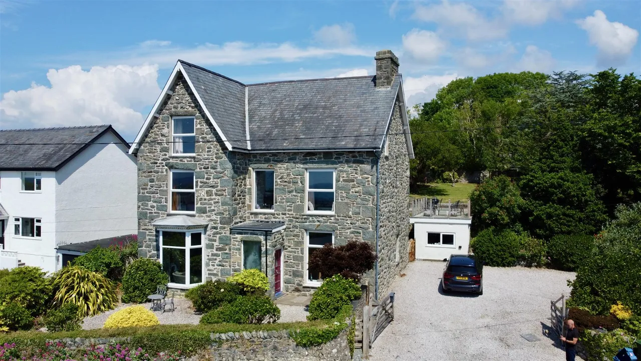 6 bed house for sale, Bron Eirian, Dyffryn Ardudwy, LL44