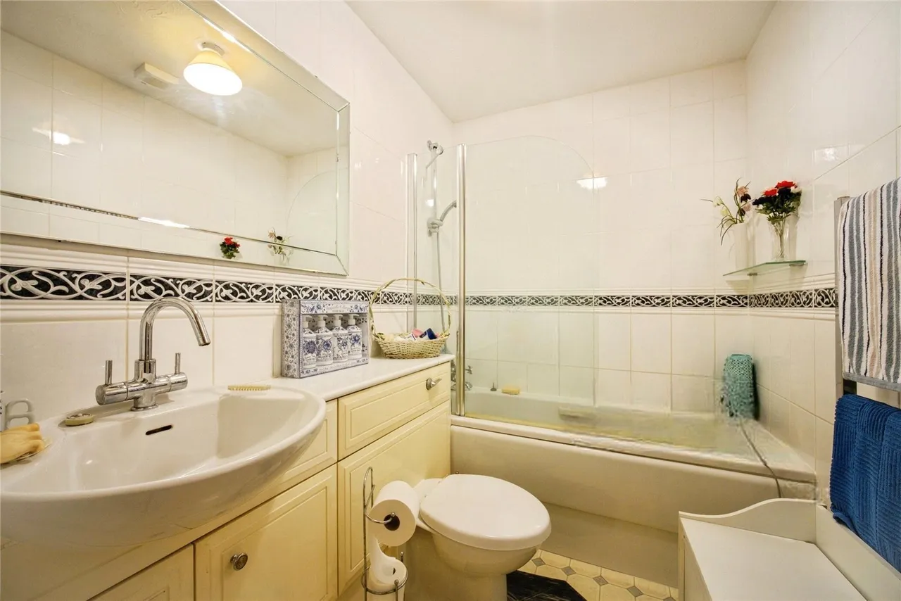 Markham Court, Camberley, GU15, photo 9