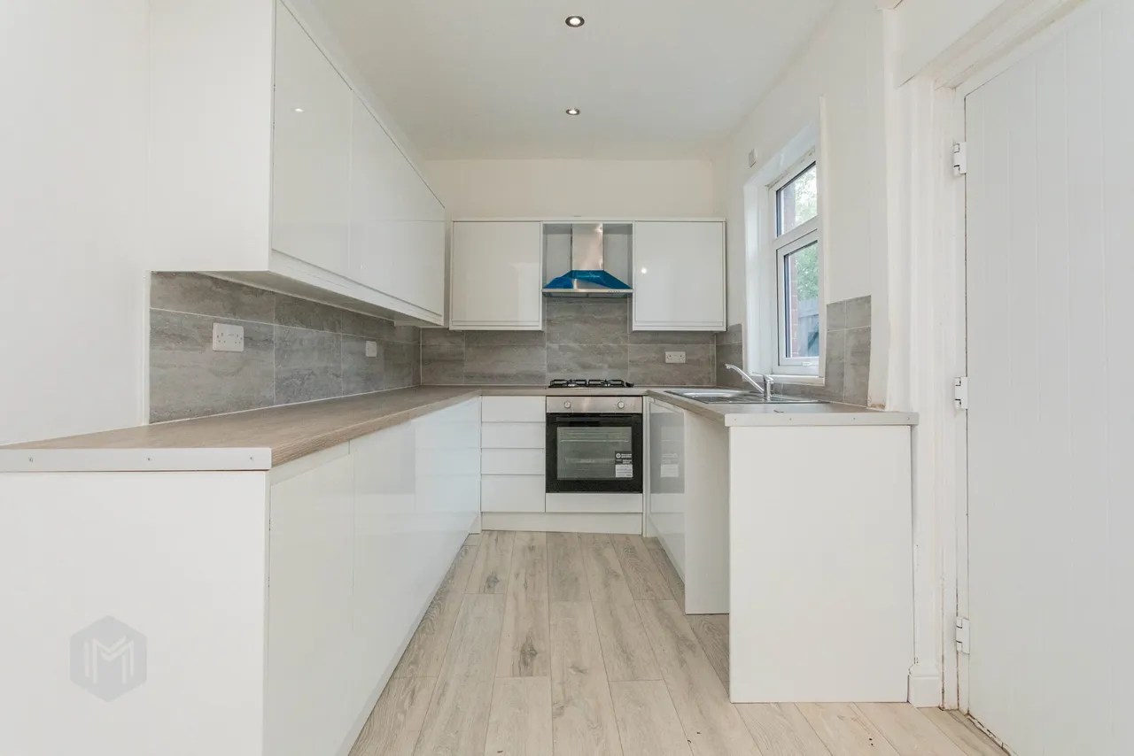 Huntley Mount Road, Bury, BL9 6JA, photo 2