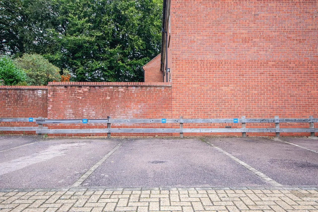 High Street, Kettering, NN14, photo 10