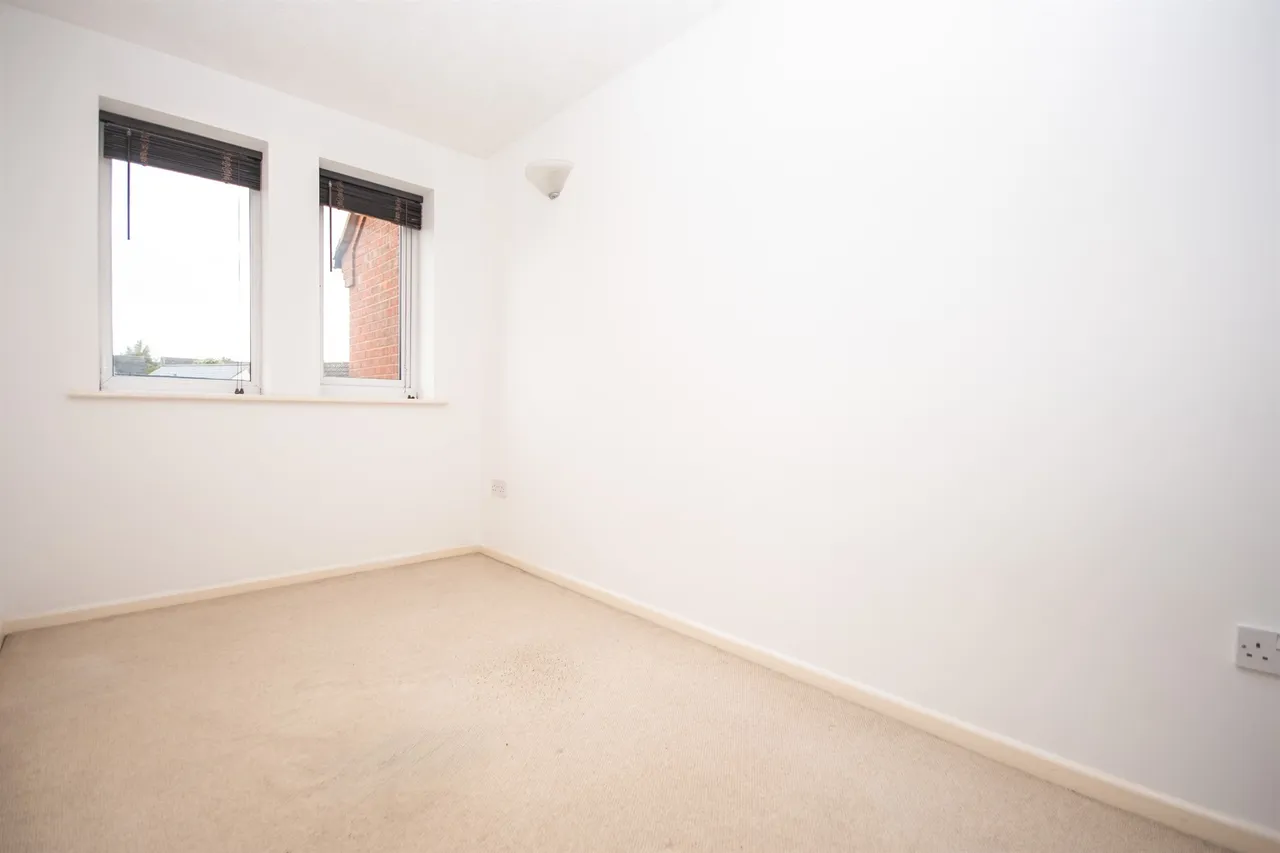 High Street, Kettering, NN14, photo 8
