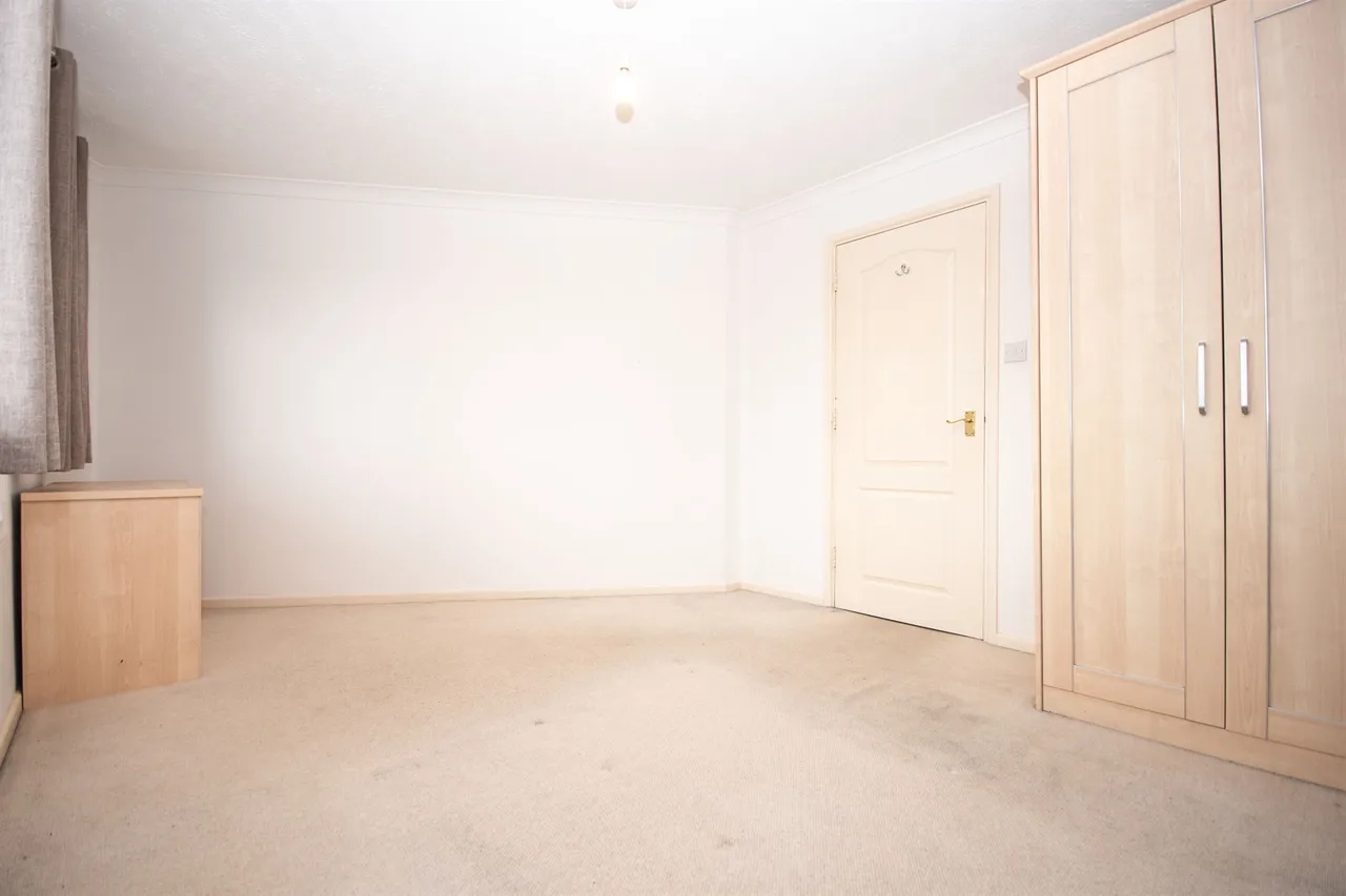 High Street, Kettering, NN14, photo 6