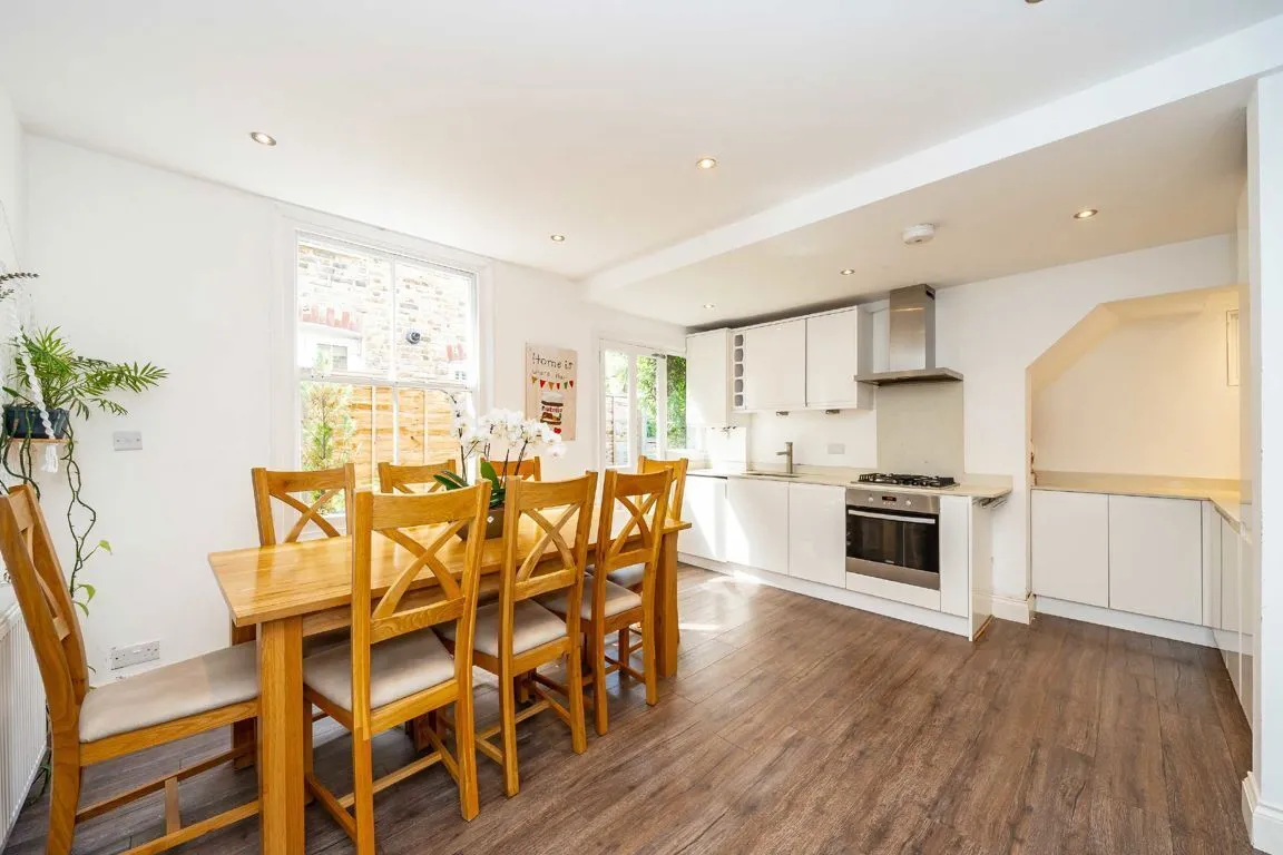 Fieldhouse Road, SW12, photo 3