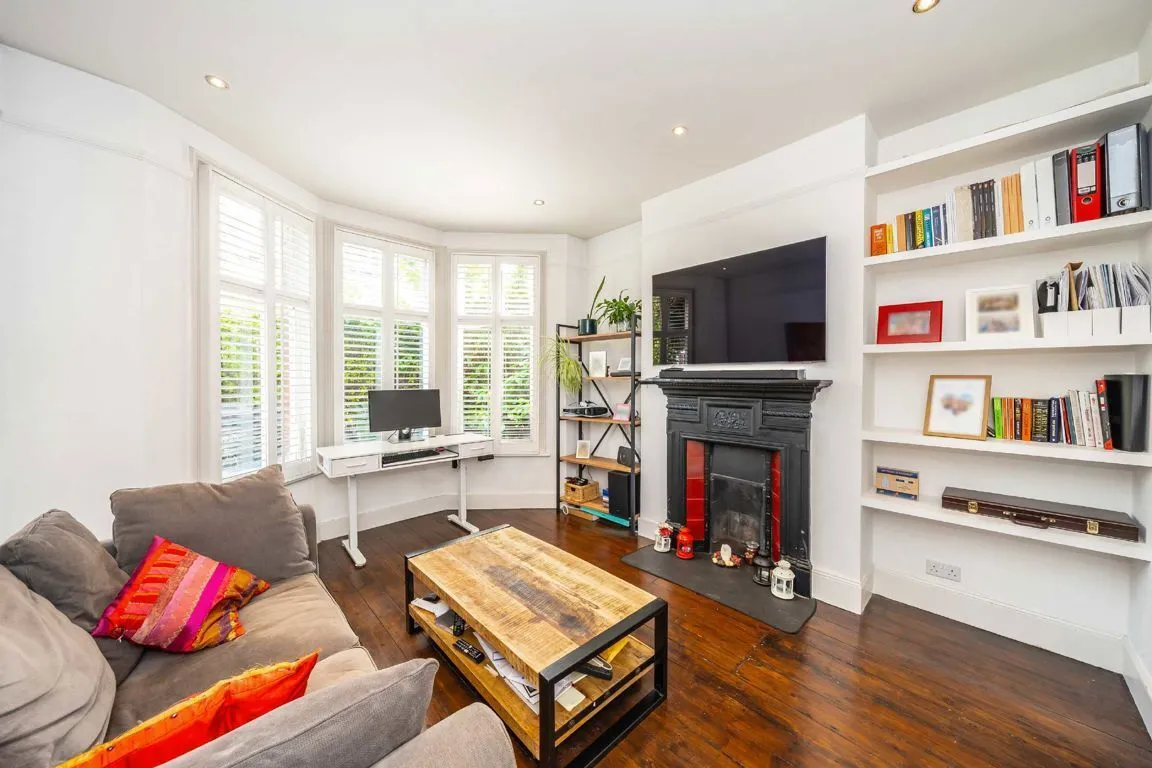 Fieldhouse Road, SW12, photo 2