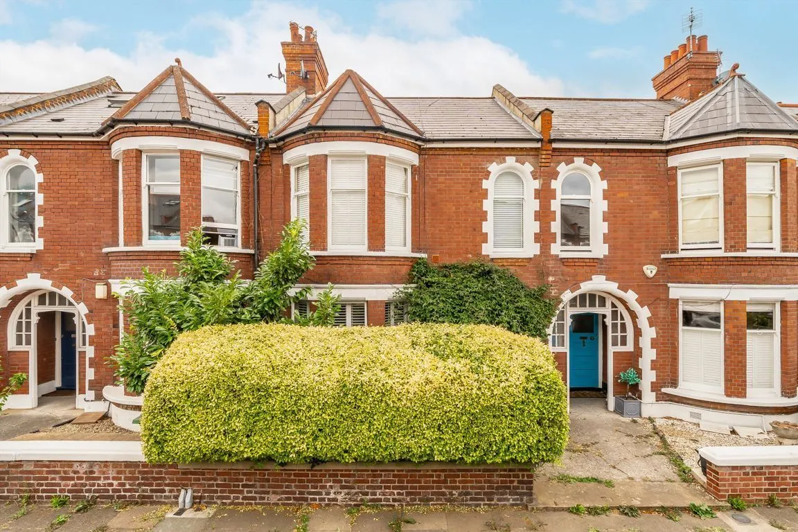 2 bed flat for sale, Fieldhouse Road, SW12