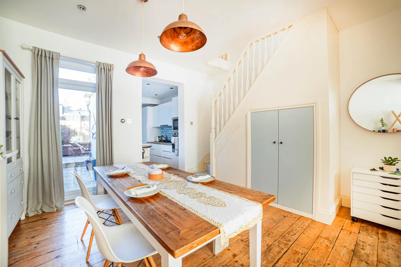 Rosebery Avenue, London, N17, photo 5