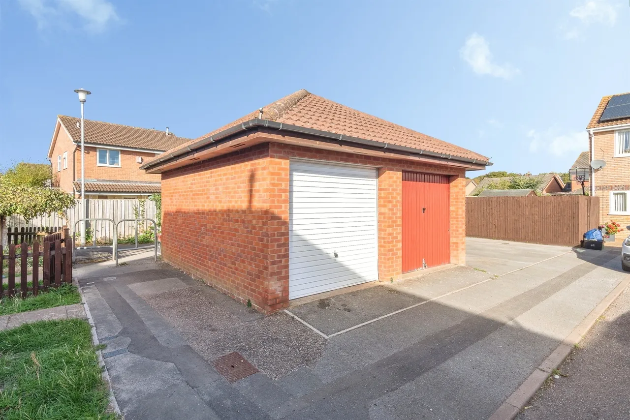 Lynor Close, Taunton, TA1, photo 2